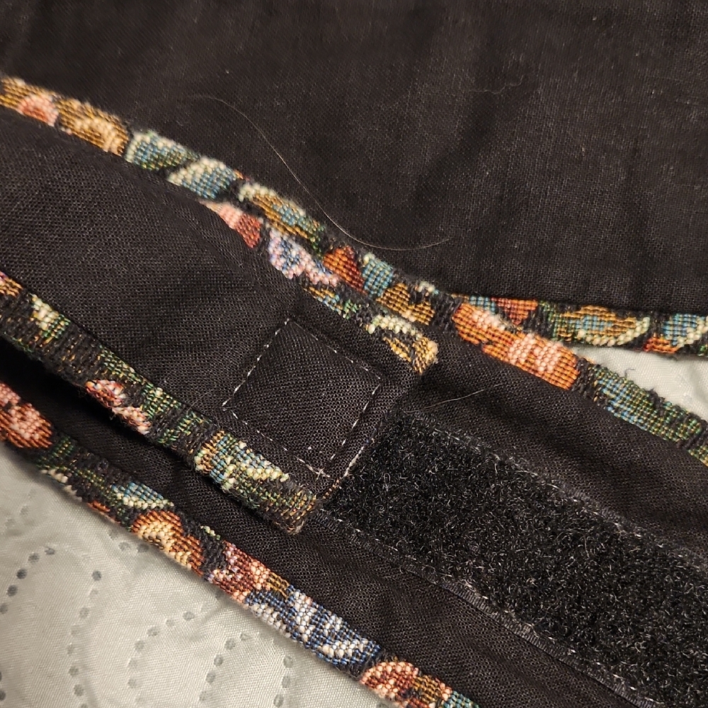 Floral Embroidered Cross Velcro Belt - Picture 5 of 10